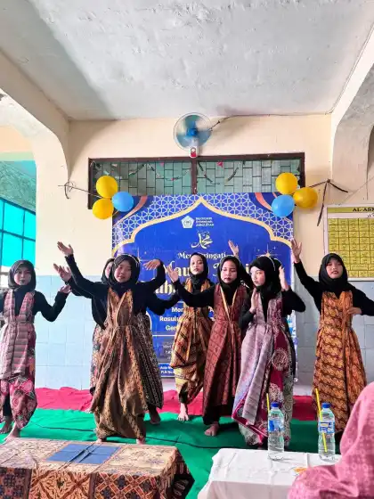 Latihan Tari Tradisional